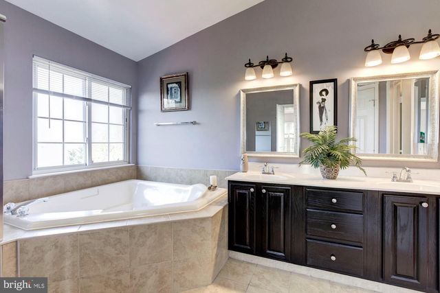 13724 VALLEY OAK CIR, Rockville, MD 20850