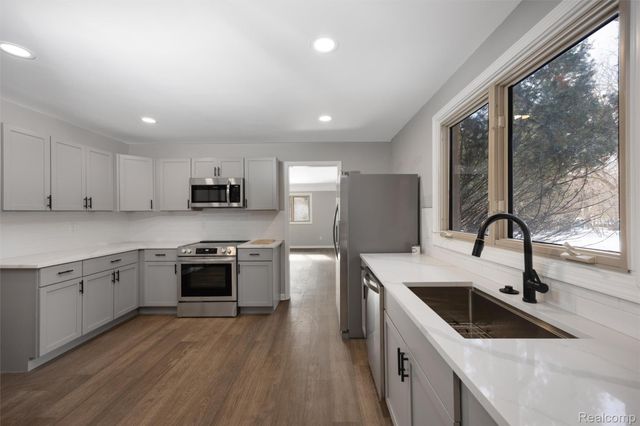 26261 La Muera Street, Farmington Hills, MI 48334