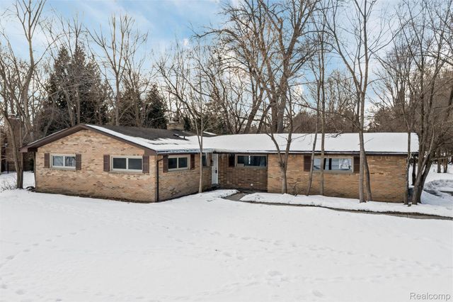 26261 La Muera Street, Farmington Hills, MI 48334