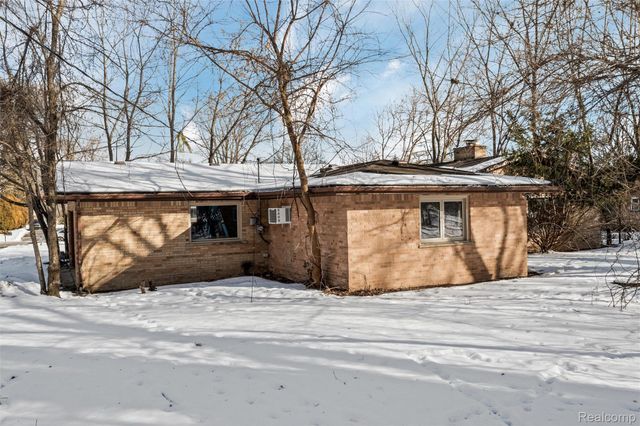 26261 La Muera Street, Farmington Hills, MI 48334