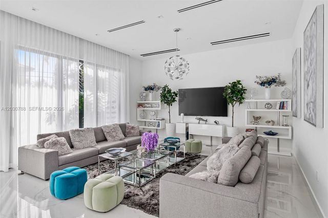 278 190th Street, Sunny Isles Beach, FL 33160