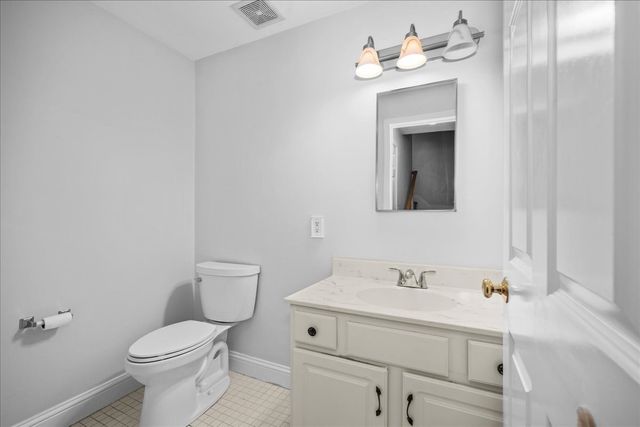 4 Mayberry Dr E, Westborough, MA 01581