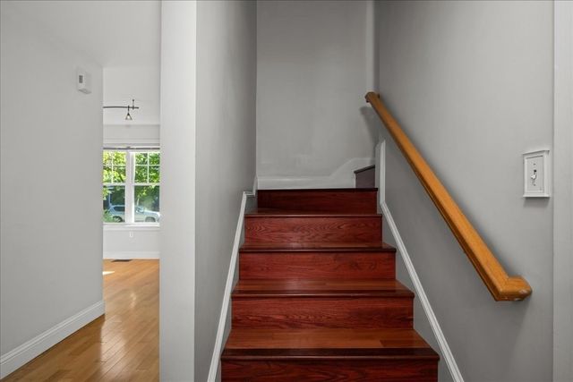 4 Mayberry Dr E, Westborough, MA 01581