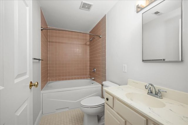 4 Mayberry Dr E, Westborough, MA 01581