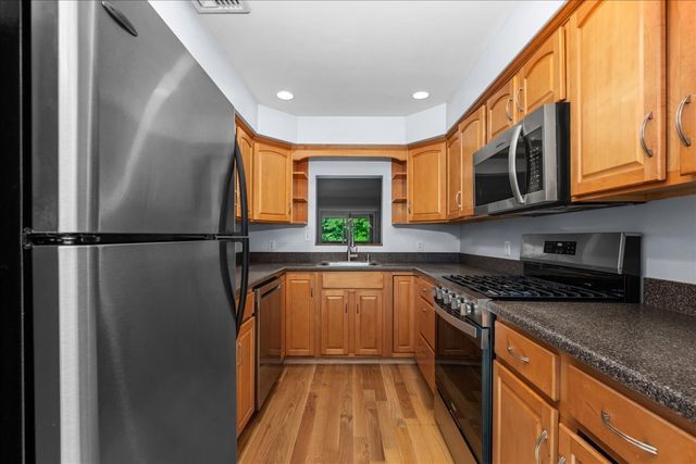 4 Mayberry Dr E, Westborough, MA 01581