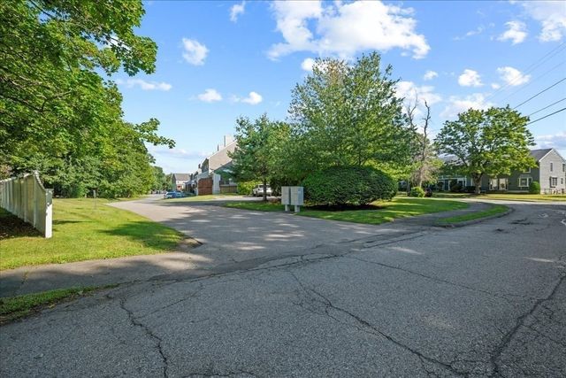 4 Mayberry Dr E, Westborough, MA 01581