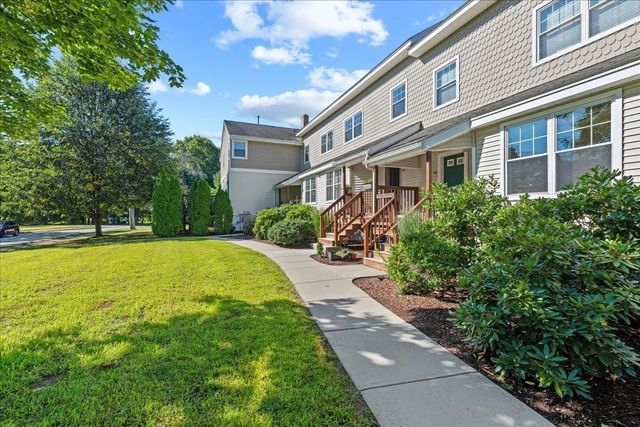 4 Mayberry Dr E, Westborough, MA 01581