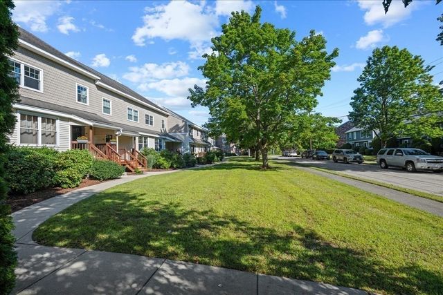 4 Mayberry Dr E, Westborough, MA 01581