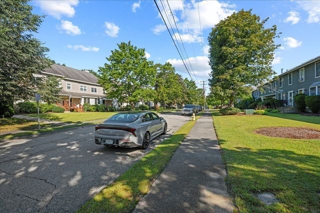 4 Mayberry Dr E, Westborough, MA 01581