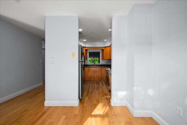4 Mayberry Dr E, Westborough, MA 01581