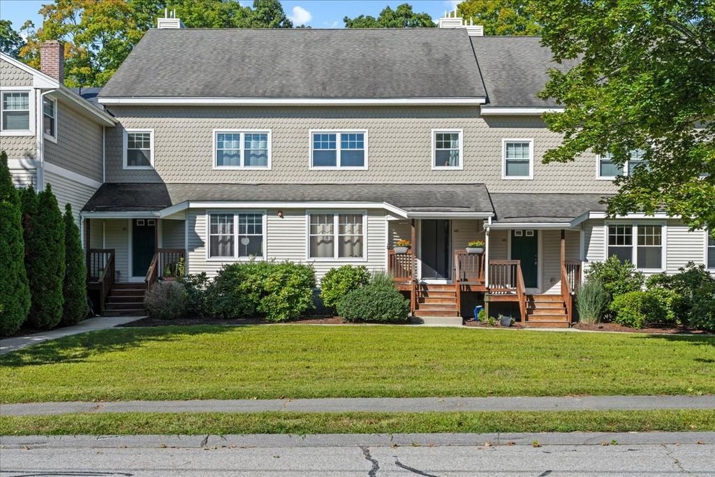 4 Mayberry Dr E, Westborough, MA 01581