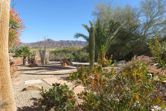 13129 S Driftwood Dr, Yuma, AZ 85367