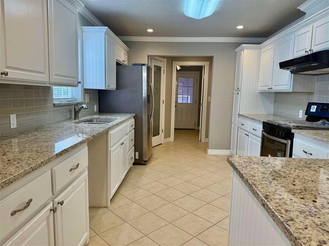 1918 NW Cherry Ave, Lawton, OK 73507