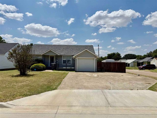 1918 NW Cherry Ave, Lawton, OK 73507