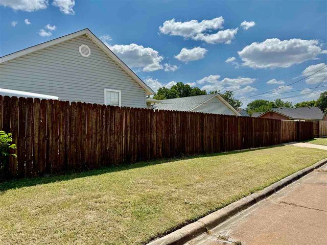 1918 NW Cherry Ave, Lawton, OK 73507