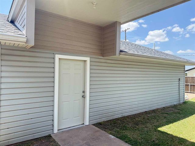 1918 NW Cherry Ave, Lawton, OK 73507