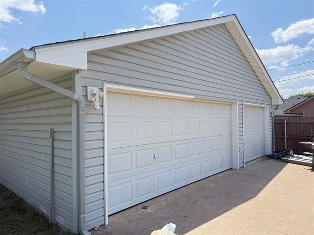 1918 NW Cherry Ave, Lawton, OK 73507