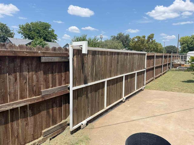 1918 NW Cherry Ave, Lawton, OK 73507