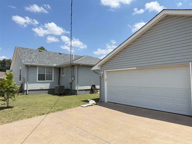 1918 NW Cherry Ave, Lawton, OK 73507