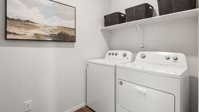 4228 Via De Ventura, Santa Fe, NM 87507