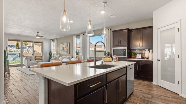 4228 Via De Ventura, Santa Fe, NM 87507