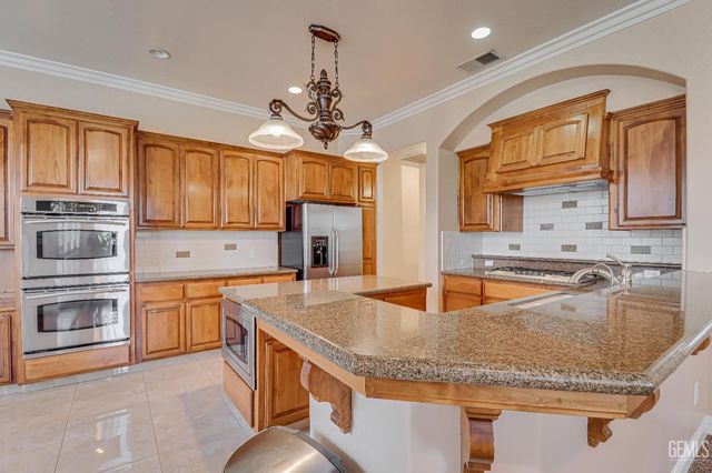 1704 Briercliff Court, Bakersfield, CA 93311