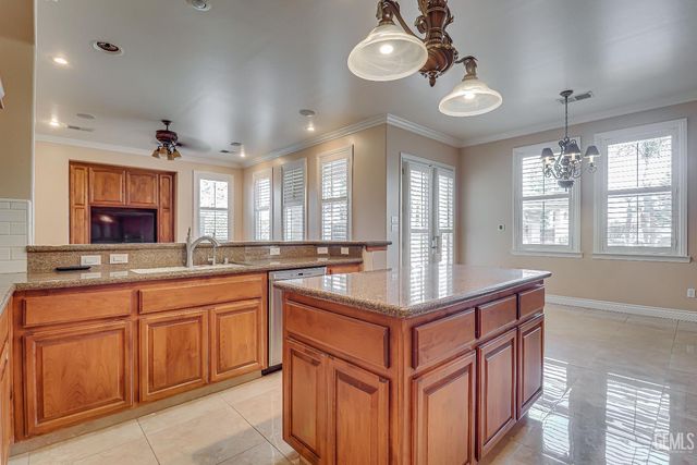 1704 Briercliff Court, Bakersfield, CA 93311