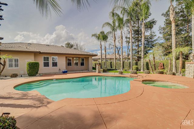 1704 Briercliff Court, Bakersfield, CA 93311