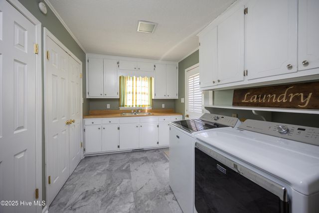 402 Willow Road, Clinton, NC 28328