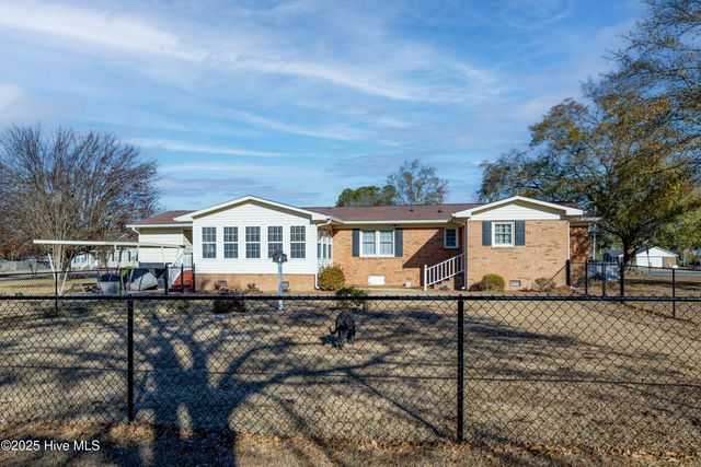 402 Willow Road, Clinton, NC 28328