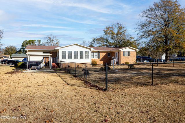 402 Willow Road, Clinton, NC 28328