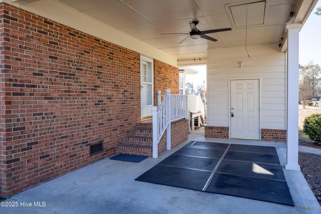 402 Willow Road, Clinton, NC 28328