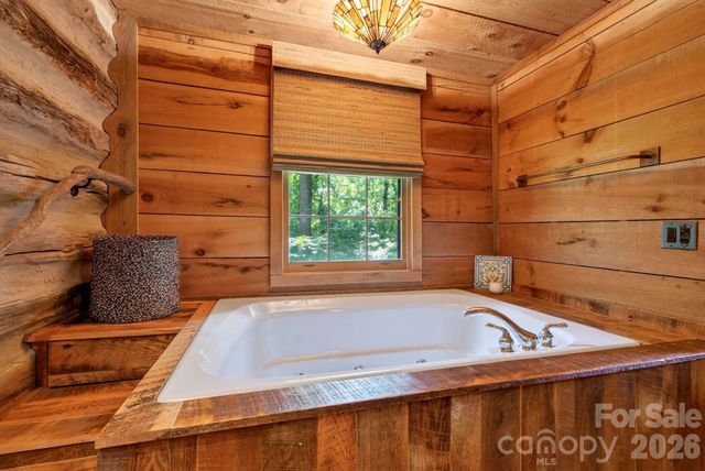 142 Marquis Lane, Waynesville, NC 28785