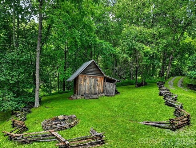 142 Marquis Lane, Waynesville, NC 28785