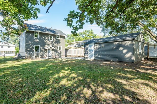 623 S 4th Avenue W, Newton, IA 50208