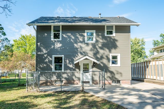 623 S 4th Avenue W, Newton, IA 50208