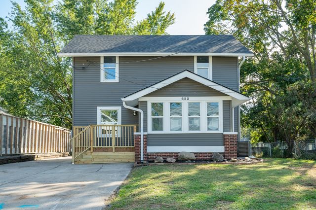 623 S 4th Avenue W, Newton, IA 50208