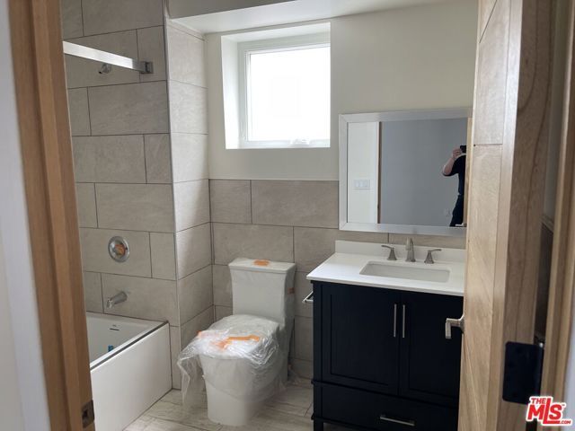 1427 S Bedford Street, Los Angeles, CA 90035