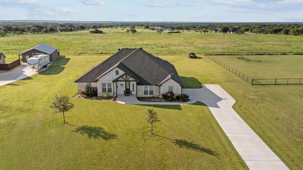 313 Olde Knoll Place, Rio Vista, TX 76093