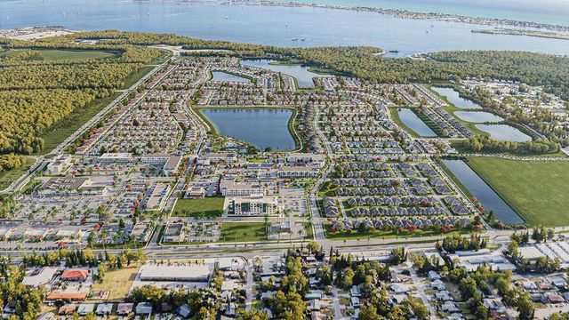 8007 SEAFLOWER PARKWAY, Bradenton, FL 34210