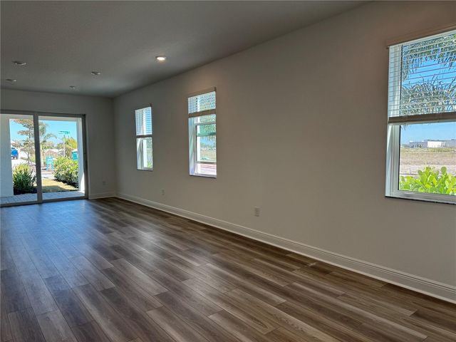 8007 SEAFLOWER PARKWAY, Bradenton, FL 34210