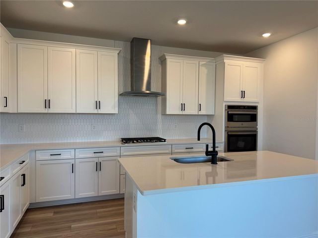 8007 SEAFLOWER PARKWAY, Bradenton, FL 34210