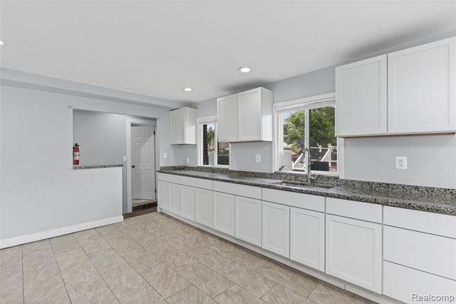 18516 Fleming Street, Detroit, MI 48234