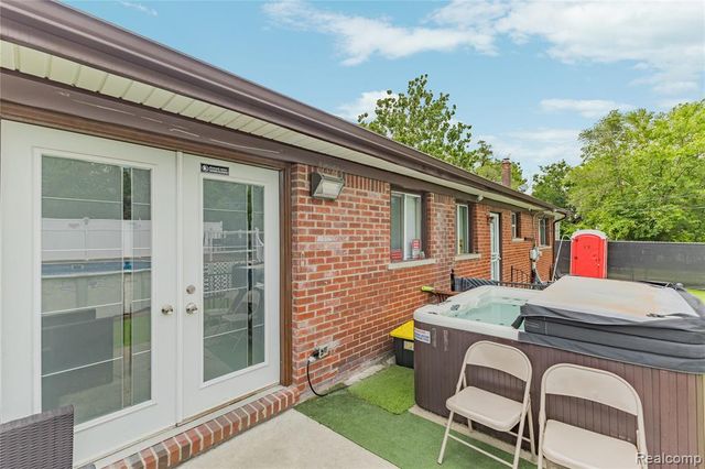 18516 Fleming Street, Detroit, MI 48234