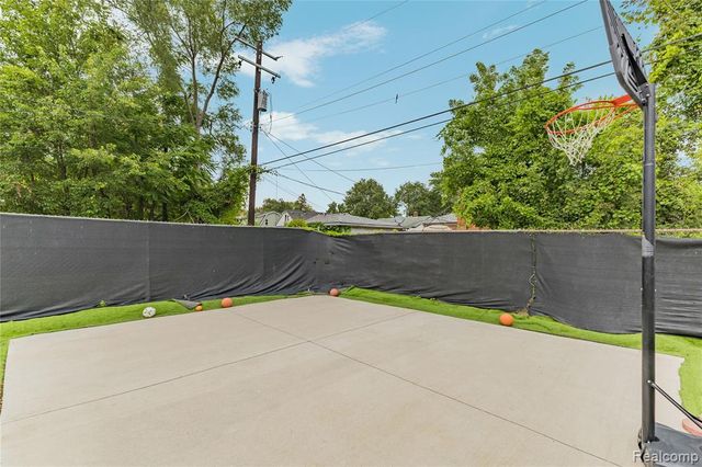 18516 Fleming Street, Detroit, MI 48234