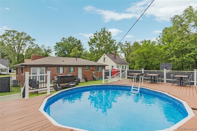 18516 Fleming Street, Detroit, MI 48234