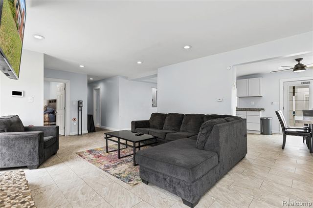 18516 Fleming Street, Detroit, MI 48234