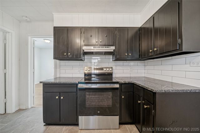 411 N Roosevelt Avenue, Sand Springs, OK 74063