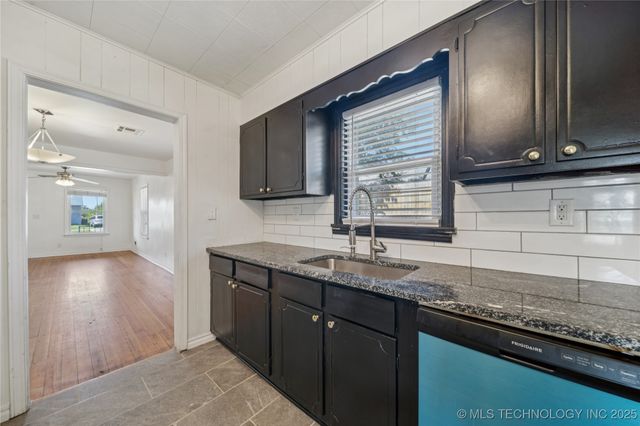 411 N Roosevelt Avenue, Sand Springs, OK 74063