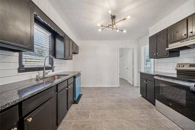 411 N Roosevelt Avenue, Sand Springs, OK 74063